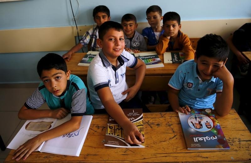 © Reuters. Sمسؤول: تركيا عاجزة عن توفير مدارس لنحو 400 ألف من أطفال اللاجئين السوريين