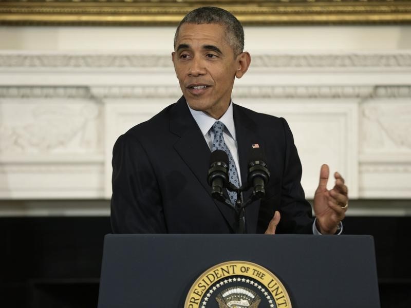 © Reuters. U.S. President Barack Obama addresses news conference in the State Dining Room at the White House in Washington