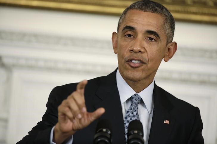 © Reuters. snU.S. President Barack Obama gestures while addressing news conference in the State Dining Room at the White House in Washington