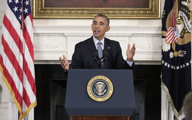 © Reuters. U.S. President Barack Obama addresses news conference in the State Dining Room at the White House in Washington