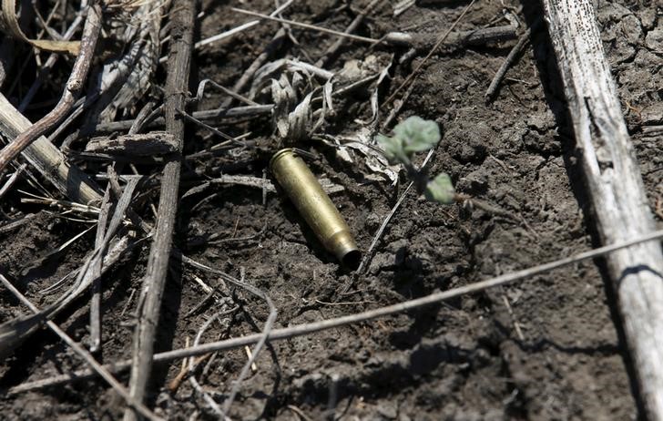 © Reuters. A bullet casing is seen at a ranch where a firefight took place on Friday in Tanhuato, state of Michoacan