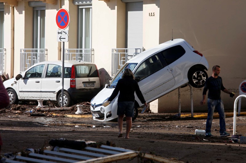 © Reuters. Al menos 13 personas mueren en graves inundaciones en Francia 