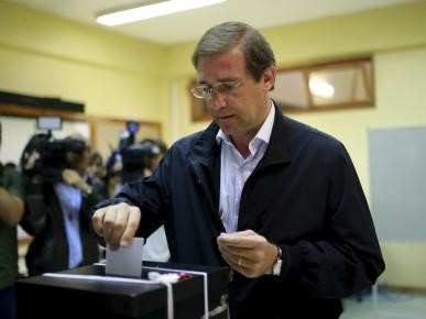 © Reuters. Portugal podría reelegir un gobierno de centro-derecha, partidario de la austeridad 