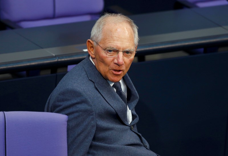 © Reuters. German Finance Minister Schaeuble arrives for Bundestag session in Berlin