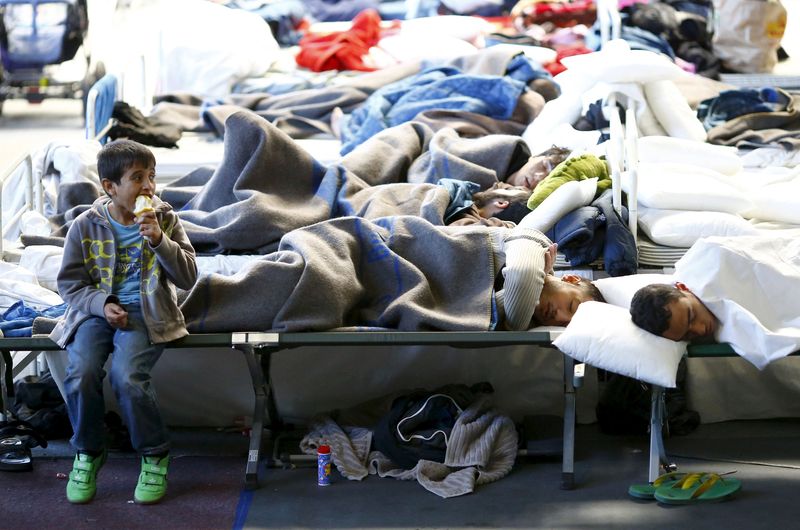 © Reuters. Migrants rest at an temporary shelter in a sports hall in Hanau