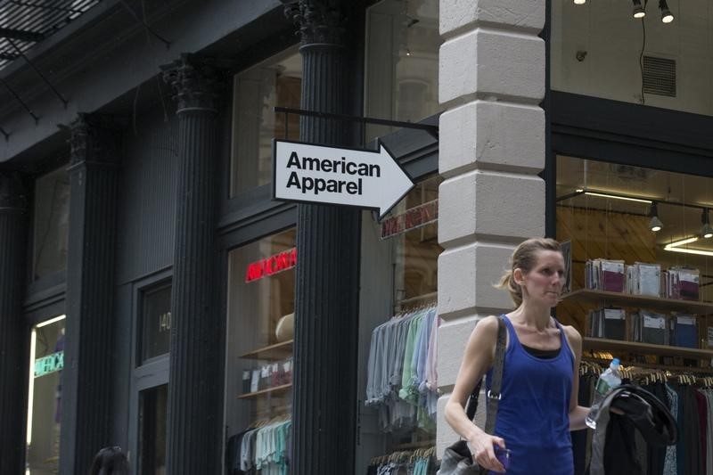 © Reuters. AMERICAN APPAREL SE PLACE SOUS LA LOI SUR LES FAILLITES