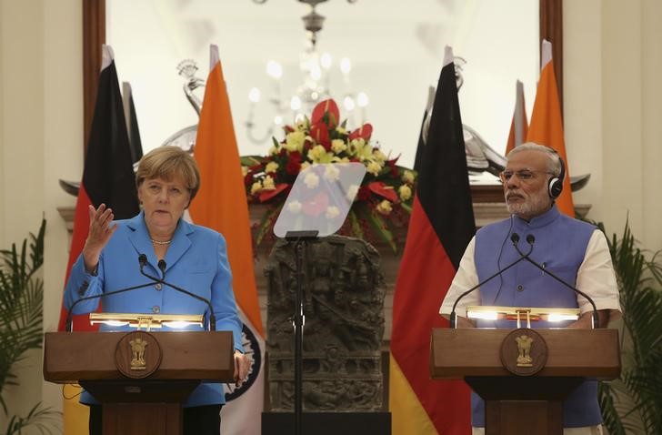 © Reuters. German Chancellor Merkel reads a joint statement next to IndiaÃ¢â¬â¢s Prime Minister Modi after their delegation-level talks at Hyderabad House in New Delhi