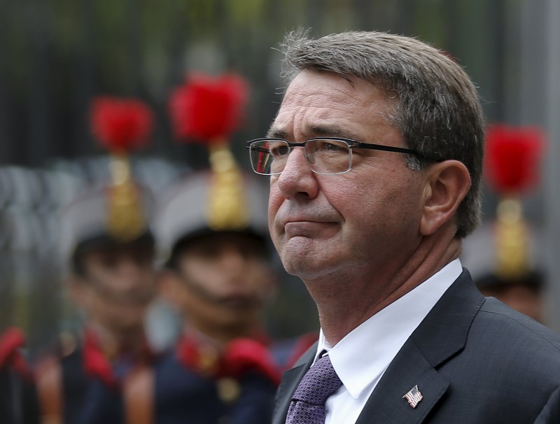 © Reuters. Secretário de Defesa dos Estados Unidos, Ash Carter, durante encontro em Madri