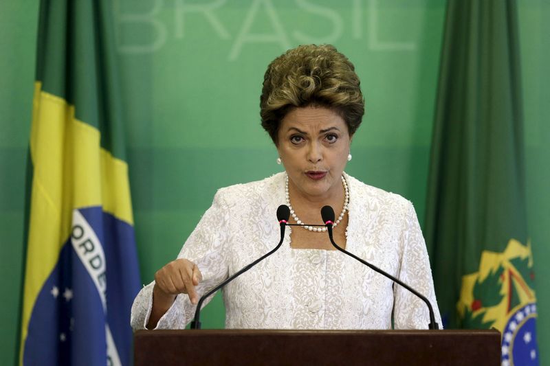 © Reuters. Presidente Dilma Rousseff discursa durante cerimônia no Palácio do Planalto, em Brasília