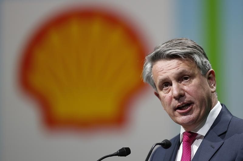 © Reuters. Royal Dutch Shell CEO van Beurden speaks during the 26th World Gas Conference in Paris