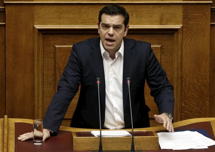 © Reuters. Tsipras insta a un alivio de la deuda en la presentación de un austero presupuesto