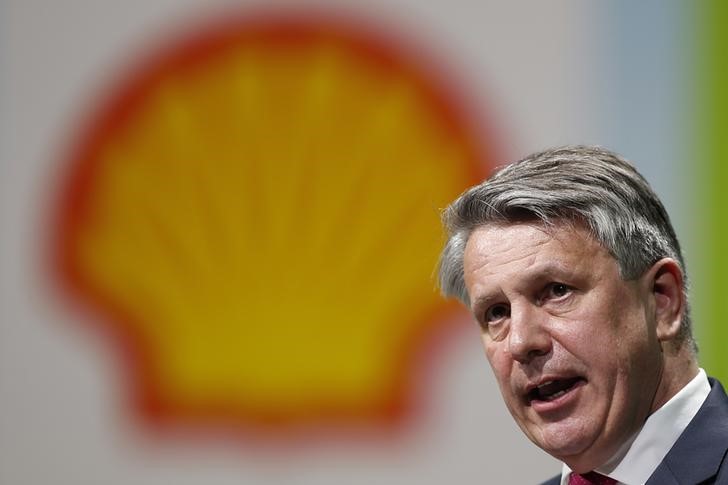 © Reuters. Royal Dutch Shell CEO van Beurden speaks during the 26th World Gas Conference in Paris