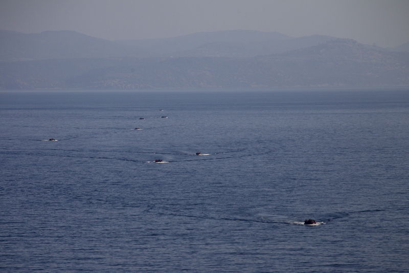 © Reuters. Casi 100 inmigrantes son dados por muertos en la costa de Libia 