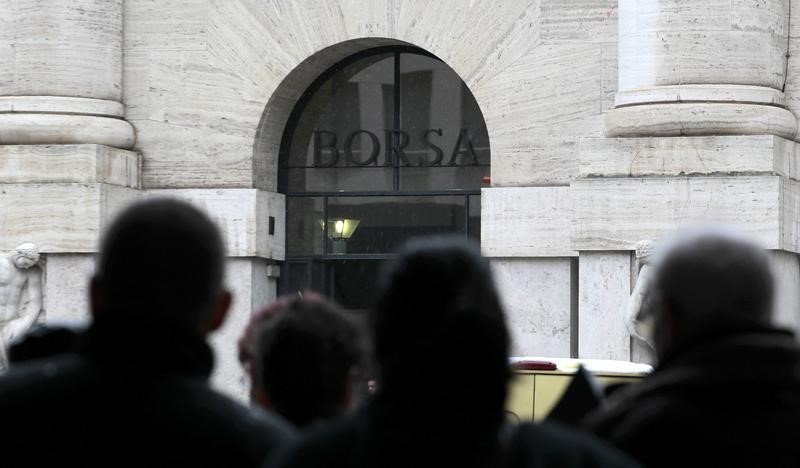 © Reuters. La sede della Borsa di Milano