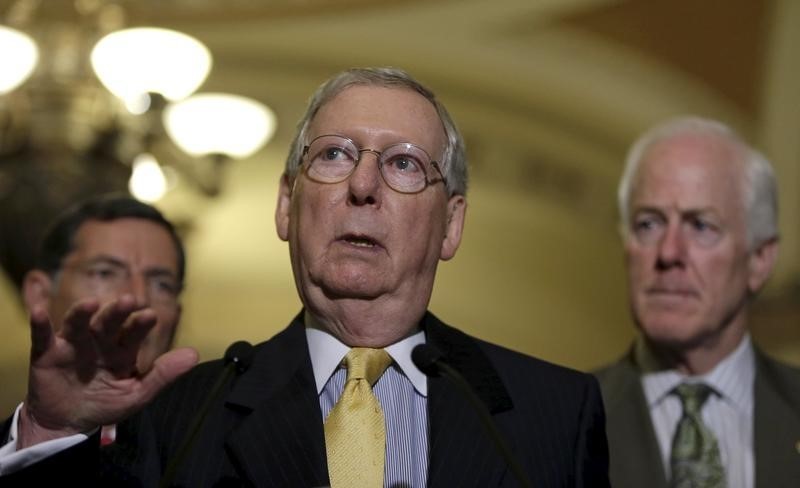 © Reuters. Senate Republican leaders take questions from the media on the upcoming budget battle on Capitol Hill in Washington 