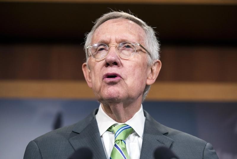 © Reuters. Senate Minority Leader Harry Reid (D-NV) speaks after a vote failed to advance debate on a nuclear agreement with Iran, in Washington