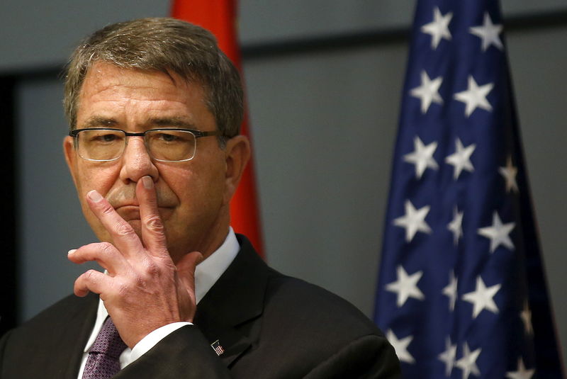 © Reuters. Secretário de Defesa dos EUA Ash Carter durante entrevista em Madri