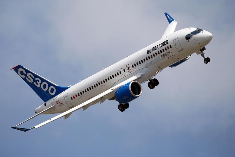 © Reuters. Bombardier CS300 participates in a flying display during the 51st Paris Air Show at Le Bourget airport near Paris