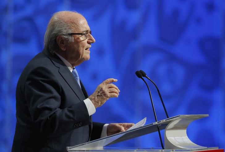 © Reuters. Presidente da Fifa Joseph Blatter durante entrevista em São Petersburgo