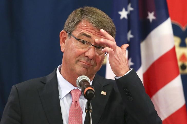 © Reuters. Secretário de Defesa dos EUA Ash Carter durante entrevista em Roma