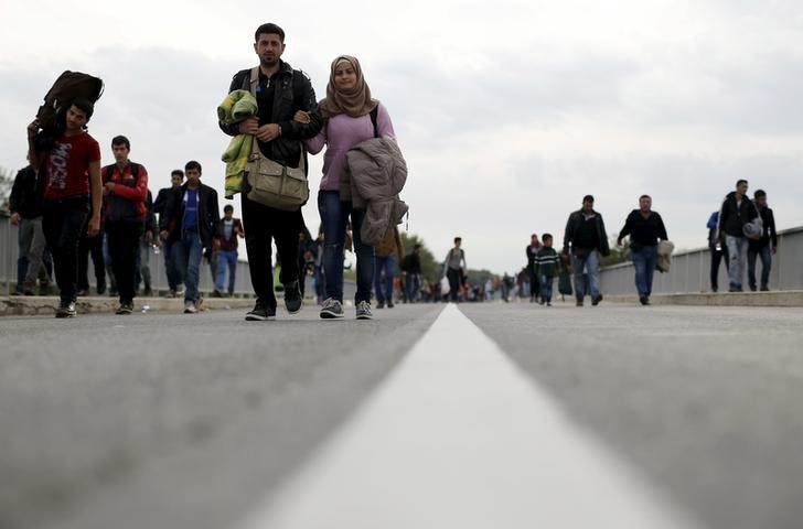 © Reuters. استطلاع: نصف التشيكيين يعارضون استقبال لاجئين من مناطق حرب