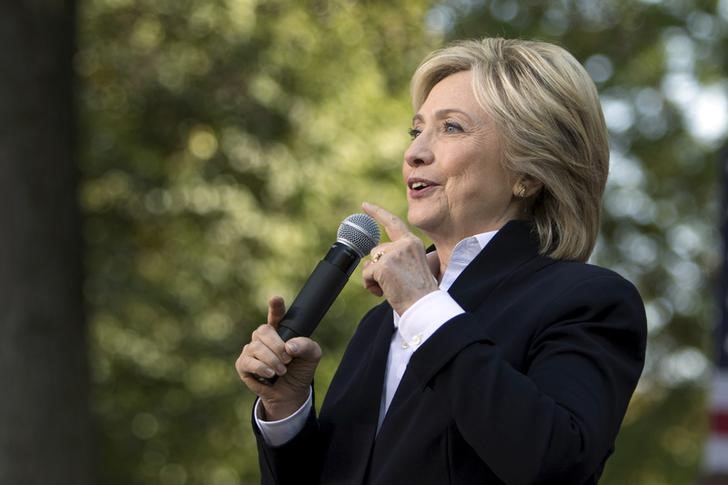 © Reuters. Pré-candidata democrata à Presidência dos EUA Hillary Clinton discursa durante evento de campanha em Iowa
