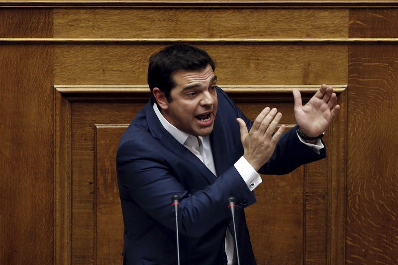 © Reuters. حكومة اليونان تجتاز اقتراعا على الثقة قبل أول مراجعة لخطة الانقاذ