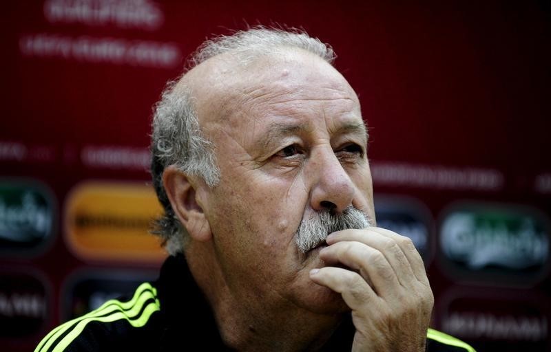 © Reuters. Del Bosque insinúa que podría quedarse después de la Eurocopa 2016