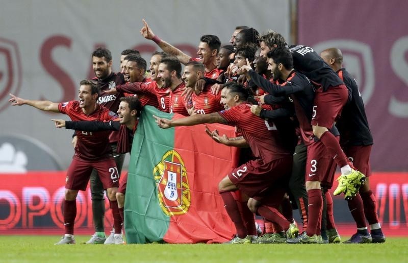 © Reuters. موتينيو يرسل البرتغال لنهائيات بطولة أوروبا 2016