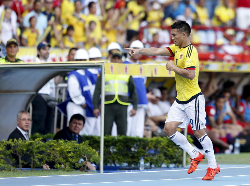 © Reuters. Téo Gutierrez comemora gol da Colômbia contra o Peru 