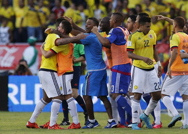 © Reuters. انتصارات لاوروجواي وكولومبيا وباراجواي في مستهل مشوار تصفيات كأس العالم