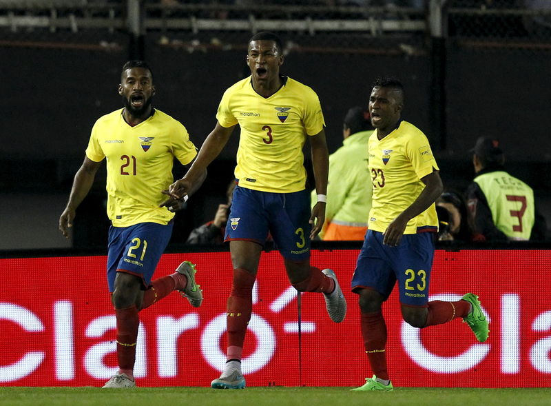 © Reuters. الاكوادور تصعق مضيفتها الأرجنتين 2-صفر في تصفيات كأس العالم