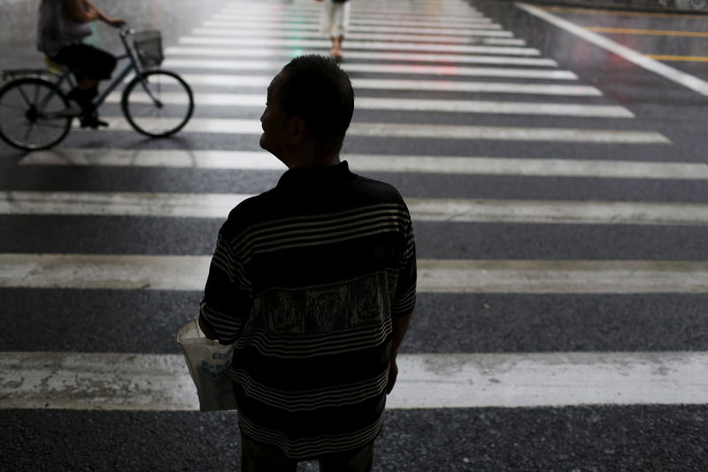 © Reuters. Wider Image: Playing The Market - China's Small Investors