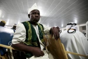 © Reuters. A pilgrim returning from his Haj in Saudi Arabia looks on at the General Aviation Terminal of the Abuja Airport