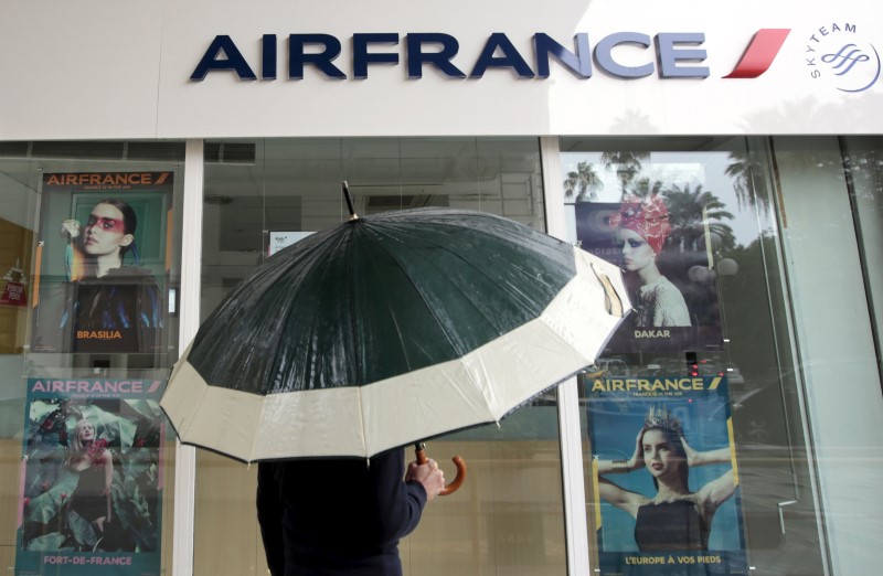 © Reuters. AIR FRANCE ET SES PILOTES REPRENNENT LE DIALOGUE