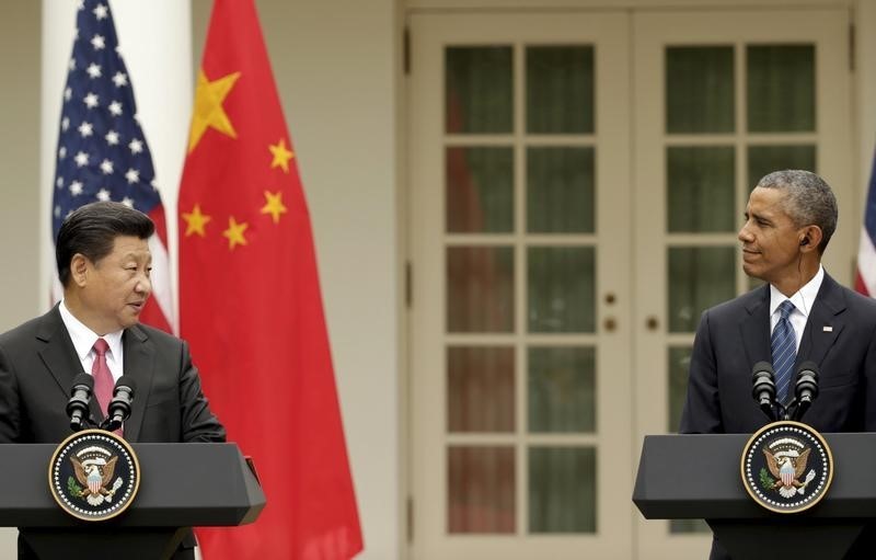 © Reuters. U.S. President Barack Obama and China's President Xi Jinping hold a joint news confernce in the Rose Garden of the White House in Washingto