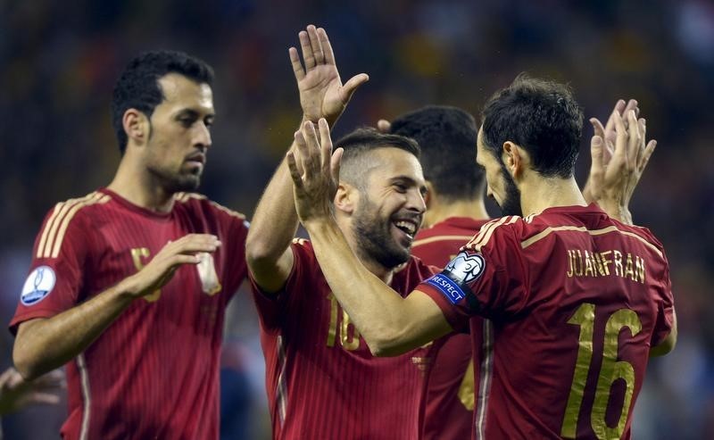 © Reuters. España golea a Luxemburgo y se clasifica para la Eurocopa 2016