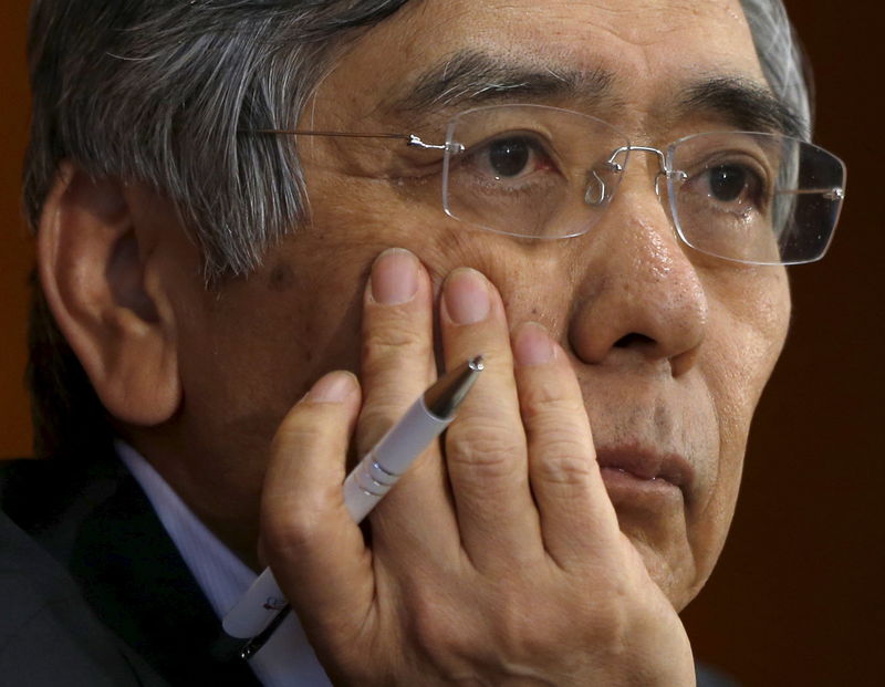 © Reuters. El BOJ atribuye la baja inflación al crudo y no ve necesidad de estímulo