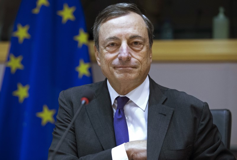 © Reuters. En la imagen de archivo, el presidente del BCE, Mario Draghi, testifica ante el Comité de Asuntos Económicos y Monetarios del Parlamento Europeo en Bruselas