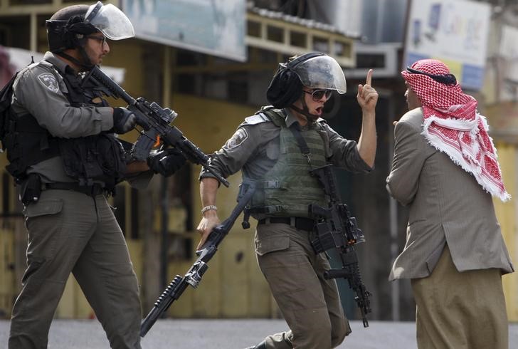 © Reuters. الشرطة:مقتل فلسطينية بعد تفجير قنبلة قرب الشرطة الاسرائيلية في الضفة الغربية