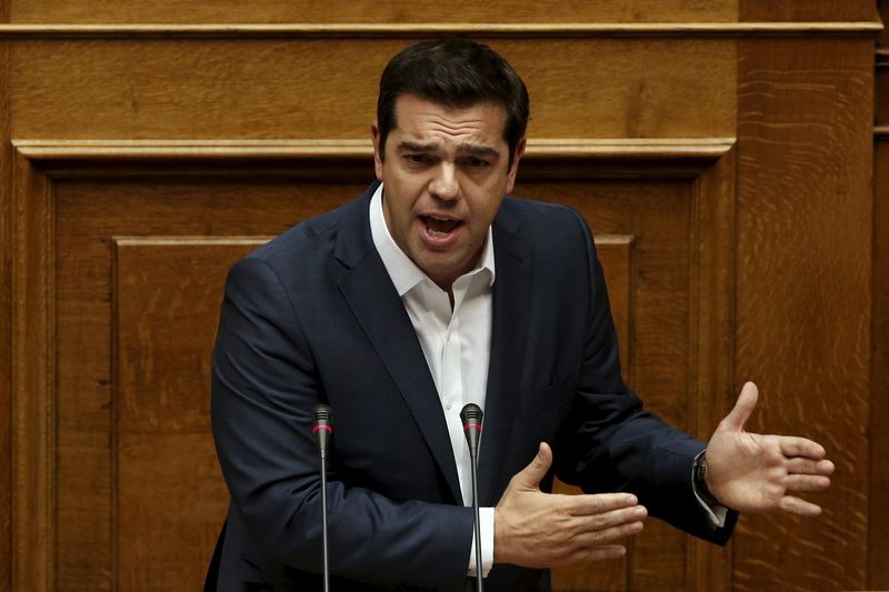 © Reuters. Greek PM Tsipras delivers a speech during a parliamentary session before a vote of confidence at the parliament building in Athens