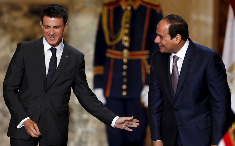 © Reuters. MANUEL VALLS EN VISITE AU CAIRE