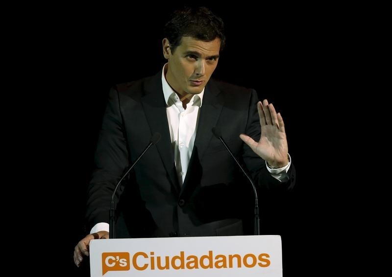 © Reuters. Ciudadanos se acerca a PP y PSOE de cara a las generales: sondeo