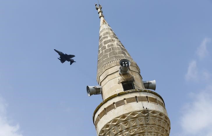 © Reuters. Turquía lanza ataques aéreos contra el PKK tras un alto el fuego