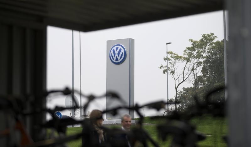 © Reuters. A Volkswagen logo is pictured at company's headquaters in Wolfsburg