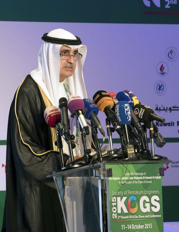 © Reuters. Kuwait Petroleum Corporation Chief Executive Officer Nizar al-Adsani speaks at the opening session of the 2nd Kuwait Oil and Gas Show and Conference in Mangaf, Kuwait,