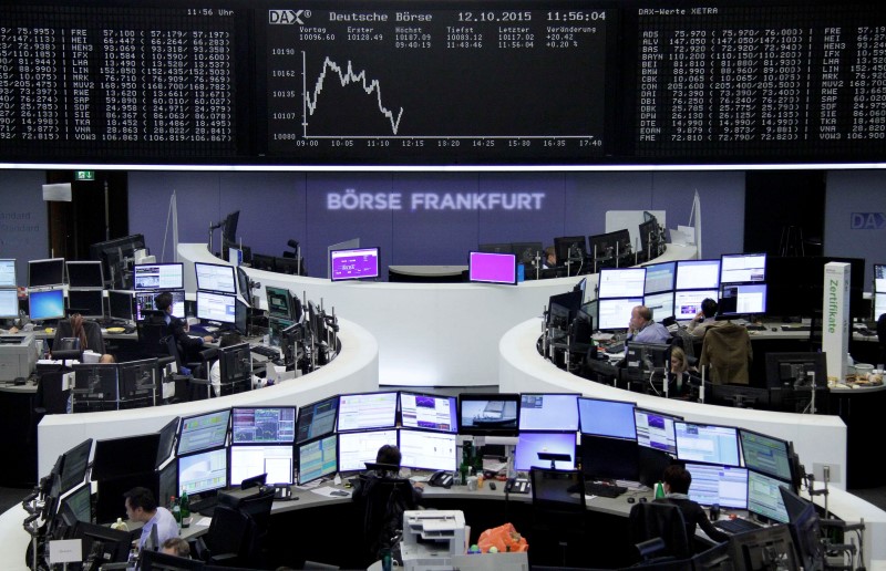 © Reuters. LES BOURSES EUROPÉENNES REPRENNENT LEUR SOUFFLE À LA MI-SÉANCE