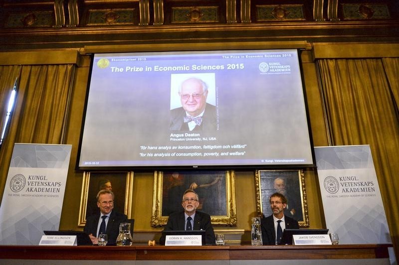 © Reuters. فوز انجوس ديتون بجائزة نوبل للاقتصاد لعام 