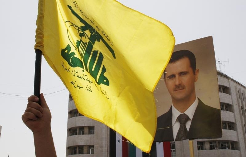 © Reuters. حزب الله يشيع قائدا عسكريا قتل في سوريا