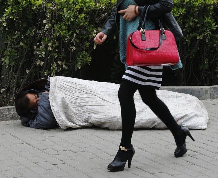 © Reuters. الصين تقول انها تستطيع انتشال كل من يعيشون تحت خط الفقر خلال ست سنوات
